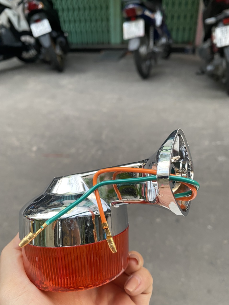 CẶP XI NHAN SAU XE CUB 86 ( HÀNG ĐẸP ) - ĐẾ NHỰA XI BÓNG