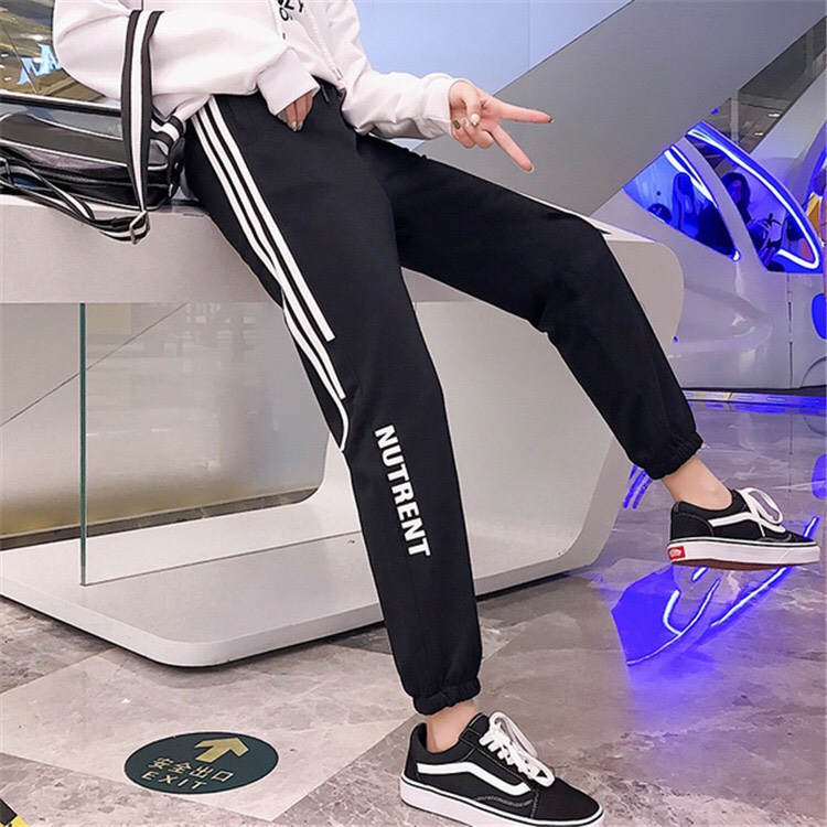 Quần Jogger 3 Line Phối Chữ Phong Cách Thể Thao MS009