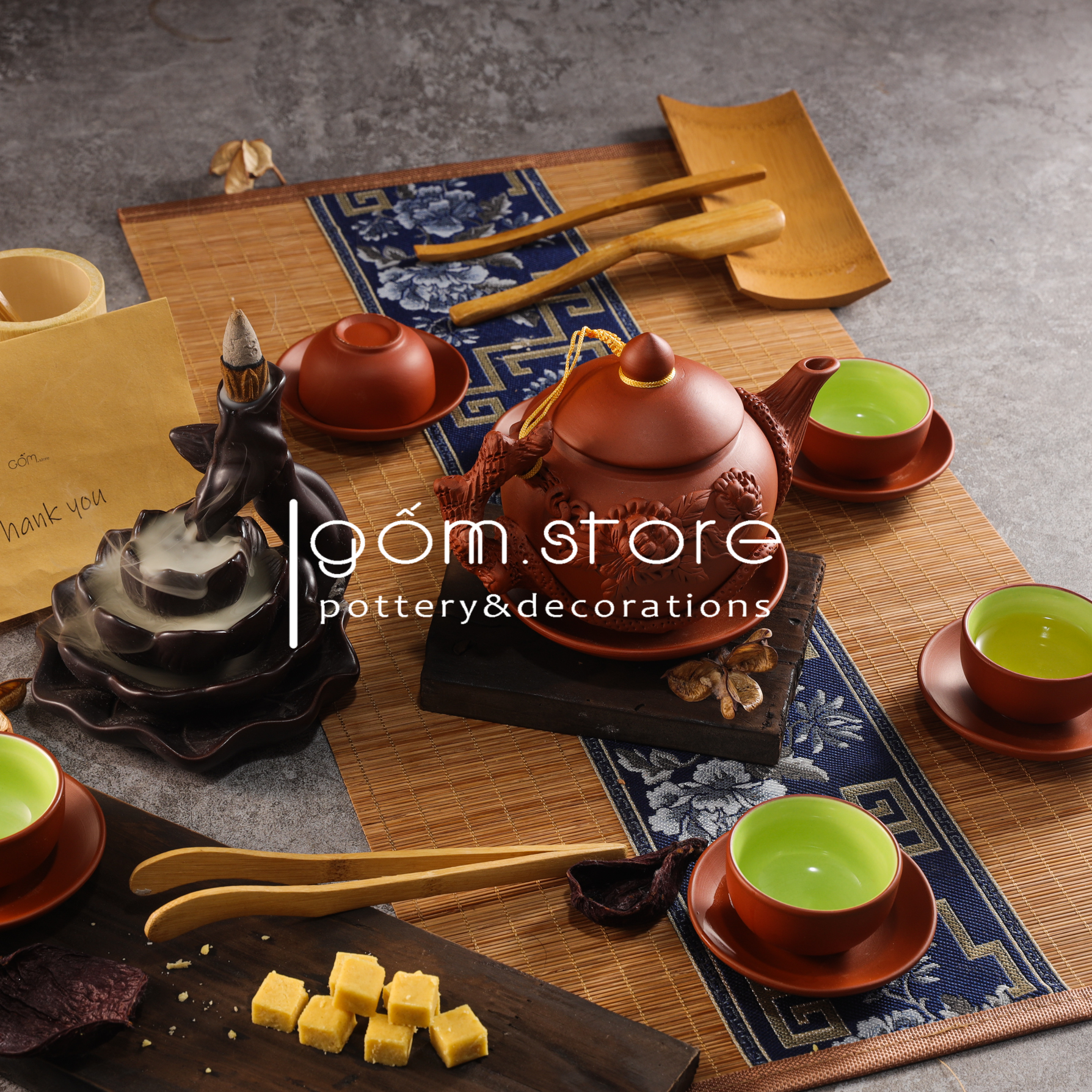 Ấm trà tử sa Bát Tràng đắp nổi hoa phù dung (Bộ trên không kèm khay ấm chén)