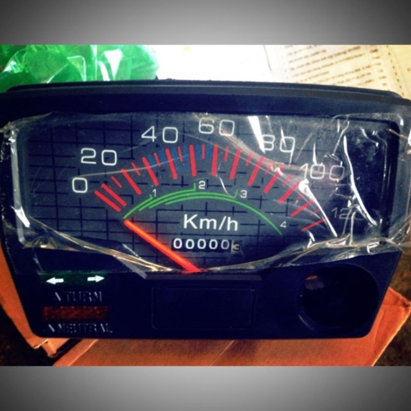 Đồng hồ tốc độ xe win