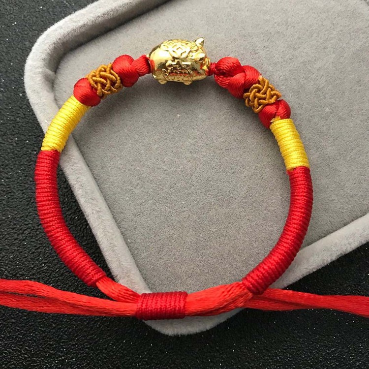 Vòng tay chỉ đỏ con heo may mắn A50