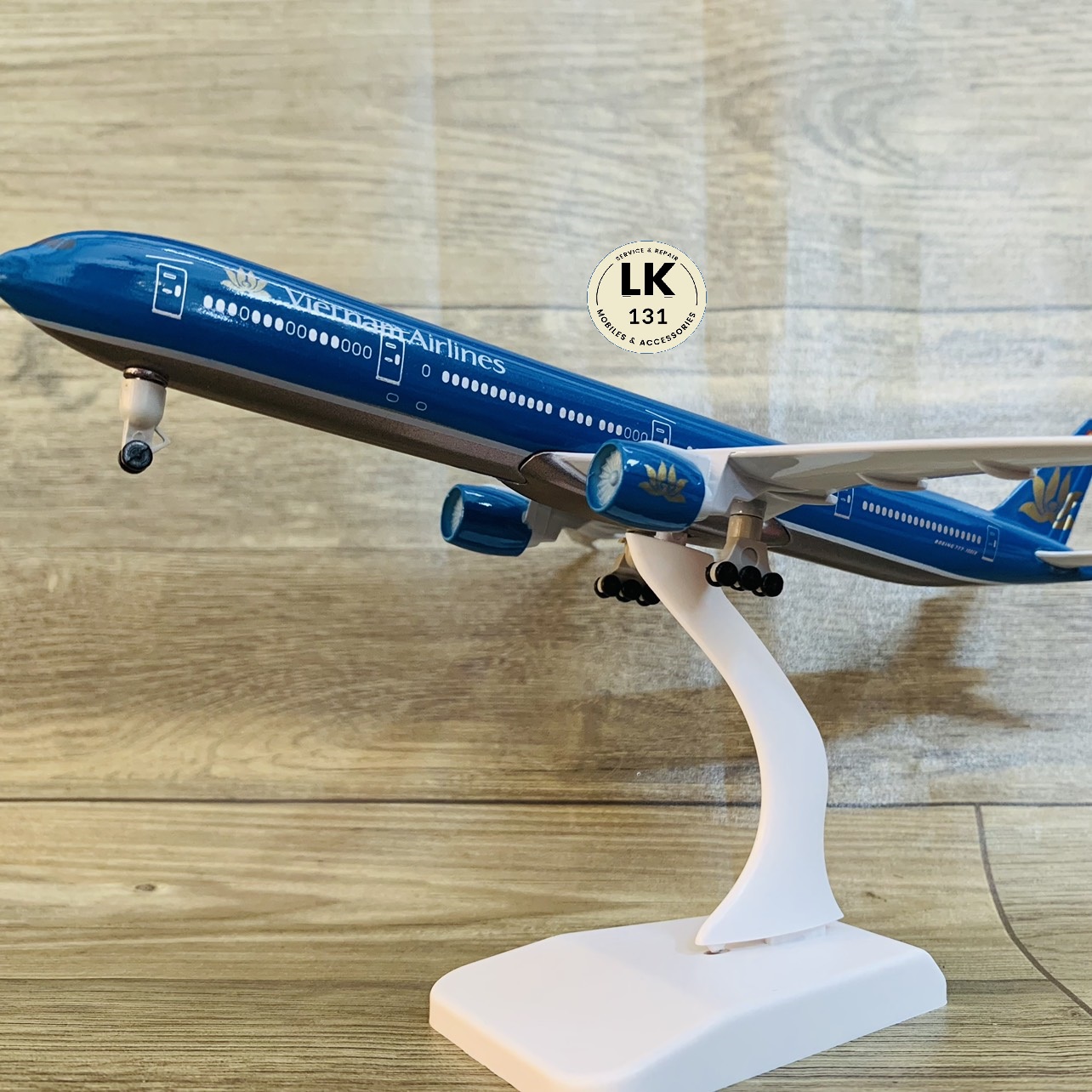 Mô hình máy bay kim loại vn airline b777 20cm có bánh xe