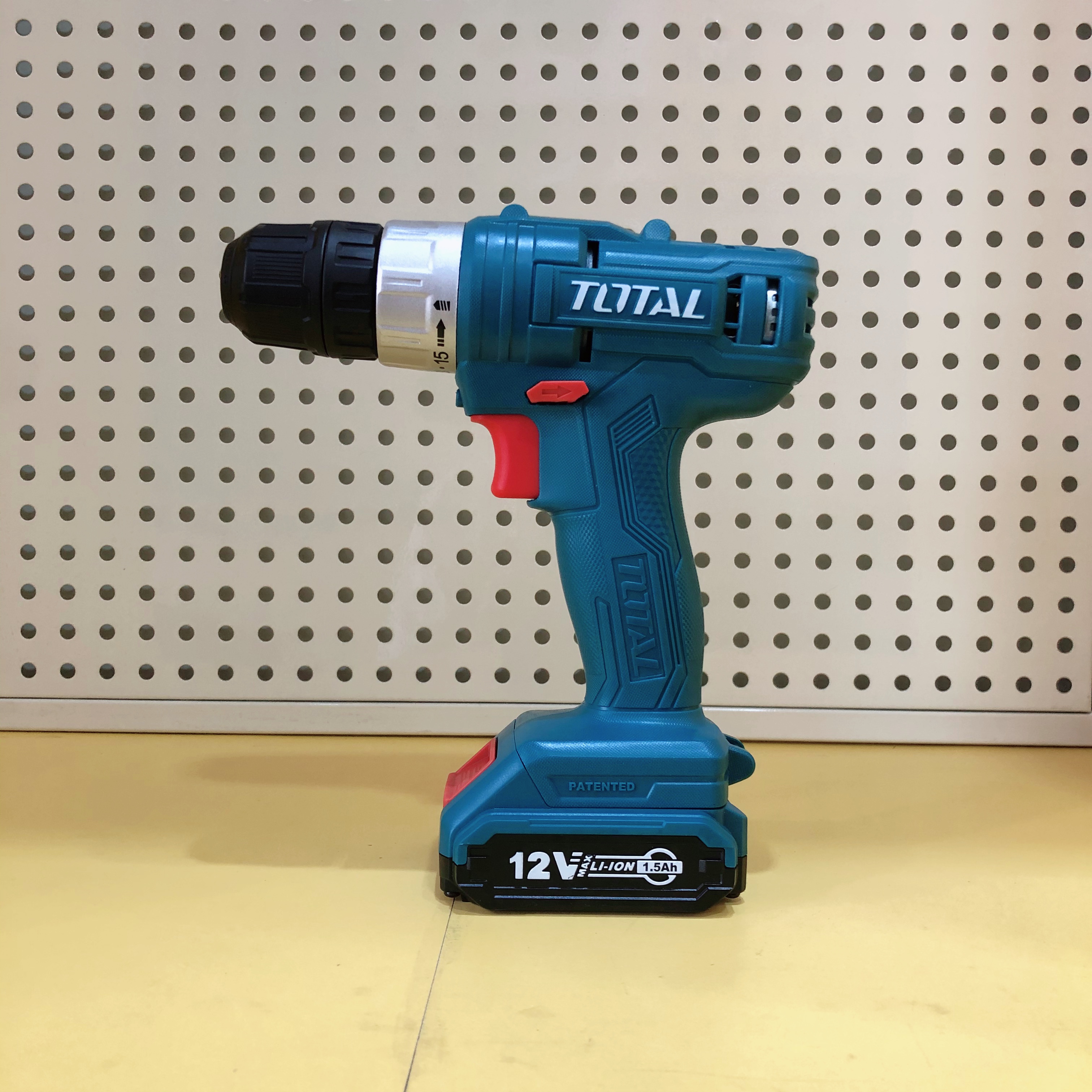 Bộ 127 Món Gồm Máy Khoan Pin 12V Total THKTHP11272