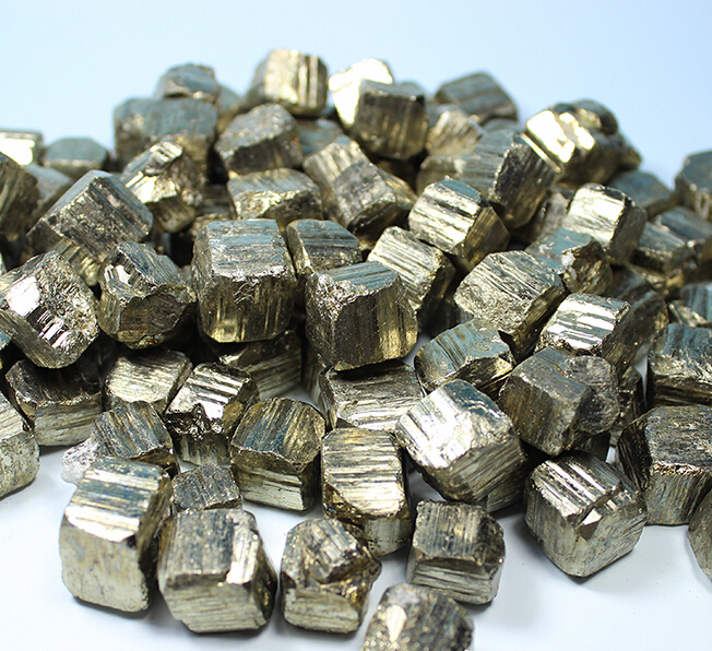 Đá vàng găm phong thuỷ - Diệp Linh