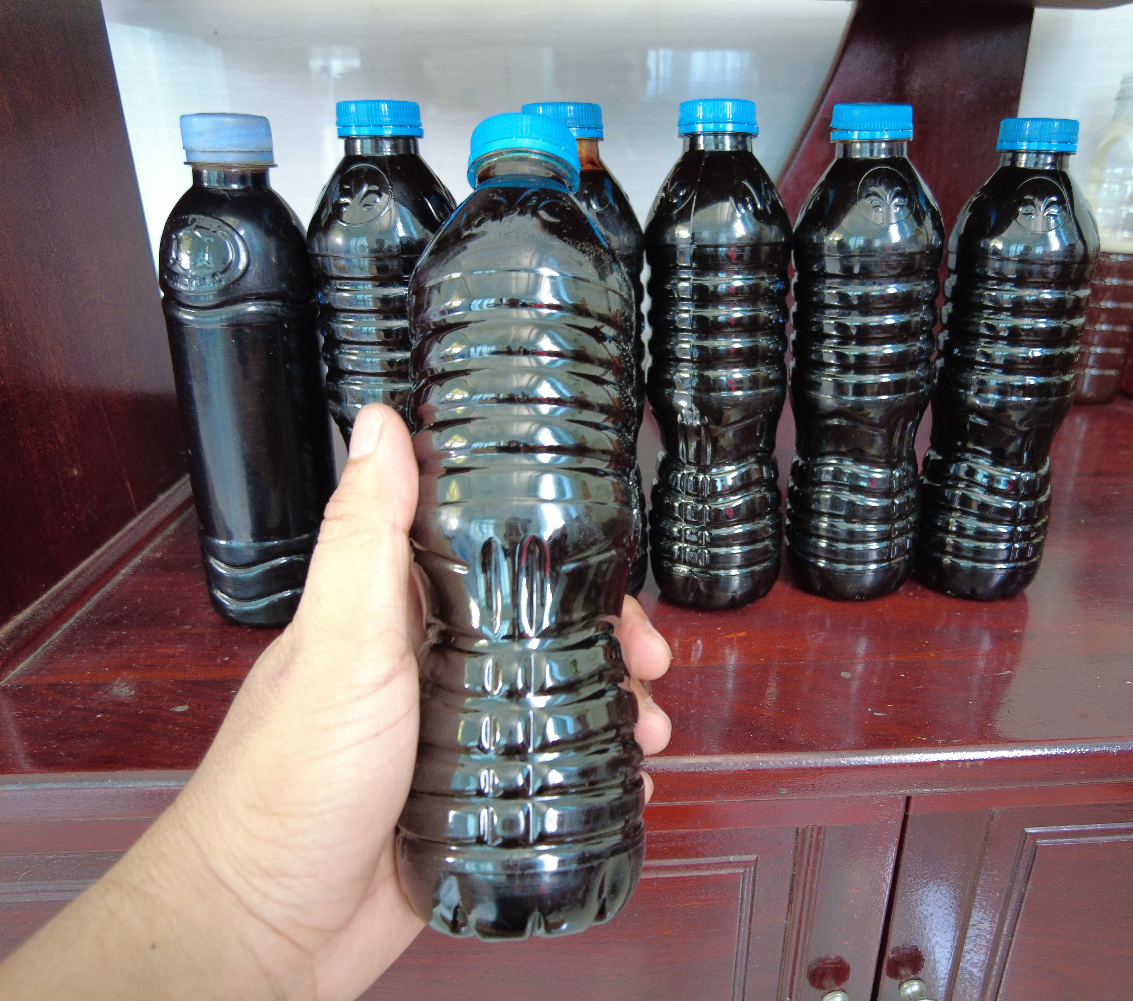Nước màu dừa Bến Tre nhà làm - Chai 500ml