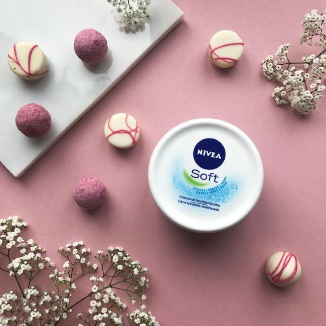 Kem dưỡng ẩm Nivea Soft 200ml