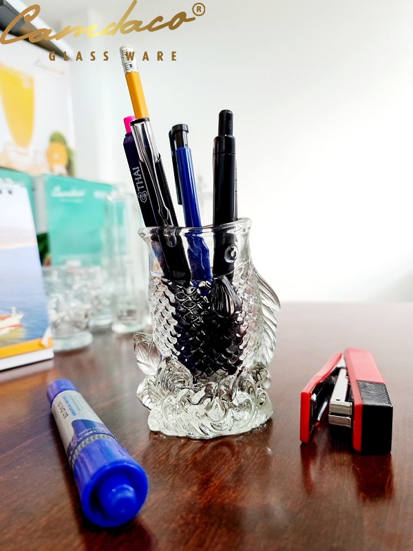 Hũ Lọ Ống Thủy Tinh Đựng Bút Cọ Trang Điểm Hình Con Cá Camdaco Glassware