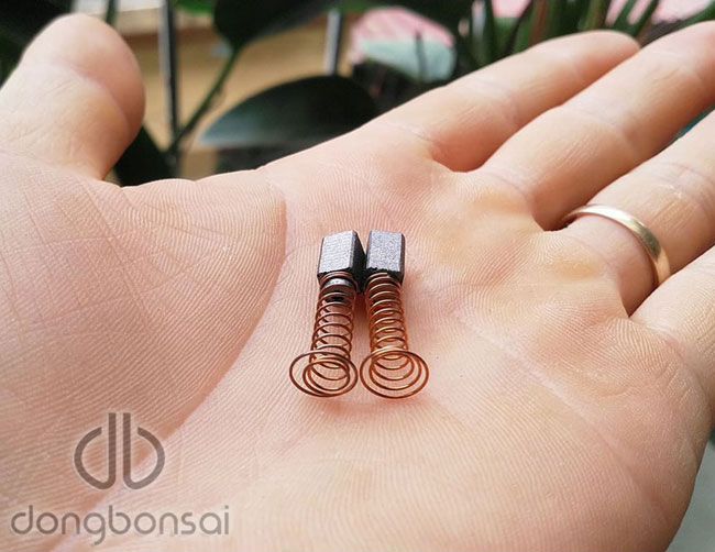 Chổi than máy mài trục 6mm