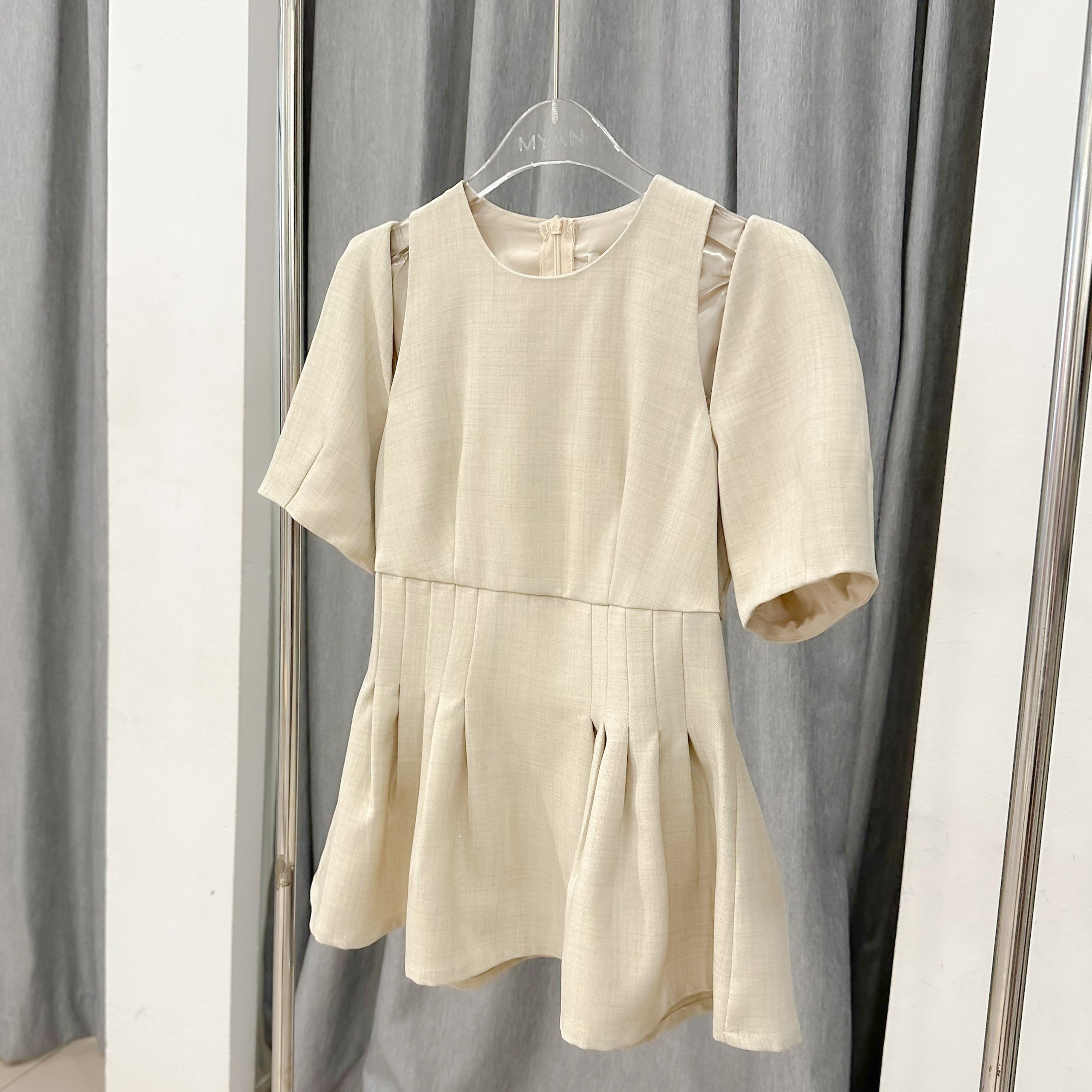 Áo peplum công sở myan thiết kế chiết eo xếp ly tôn dáng cổ tròn màu basic - avn032309