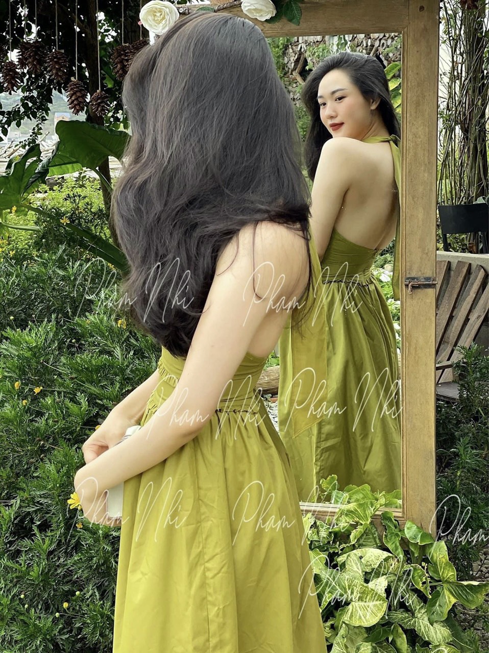 Đầm maxi yếm viền eo 2 màu xanh cốm, đỏ chất thô nến