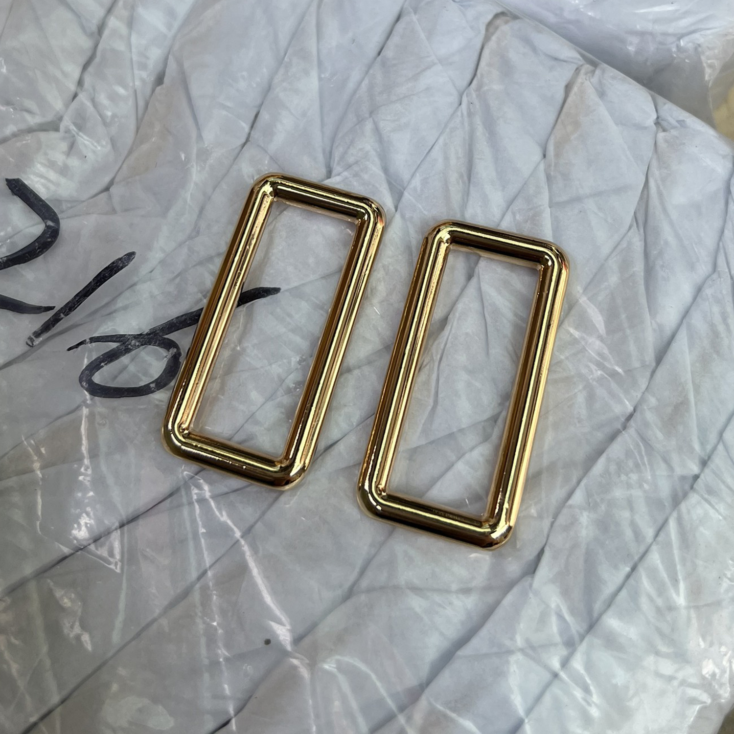 Khoen chữ nhật đúc 3.8cm vàng ( lọt lòng,18k/cái)
