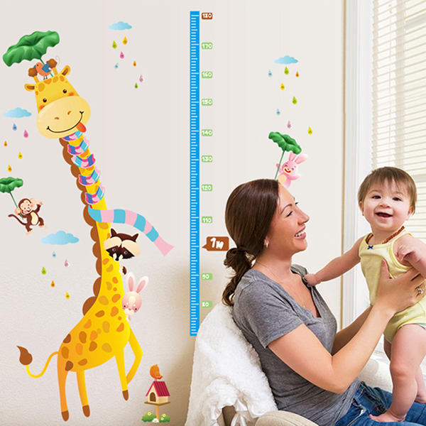Decal dán tường thước đo hươu quàng khăn