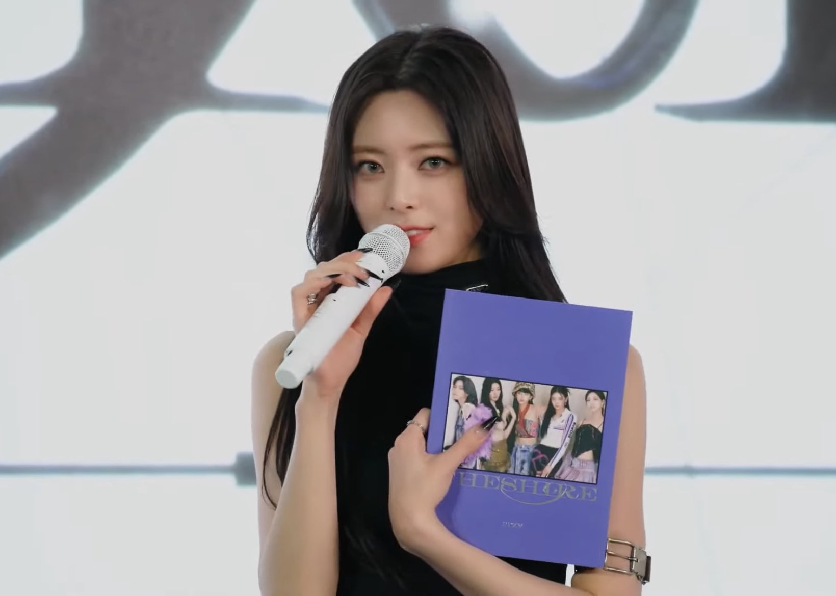 Album ITZY - Cheshire có sẵn