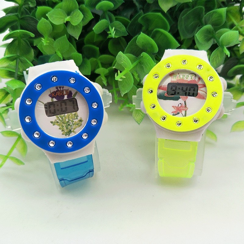 (Màu ngẫu nhiên) Đồng hồ điện tử trẻ em dây nhựa dẻo N3