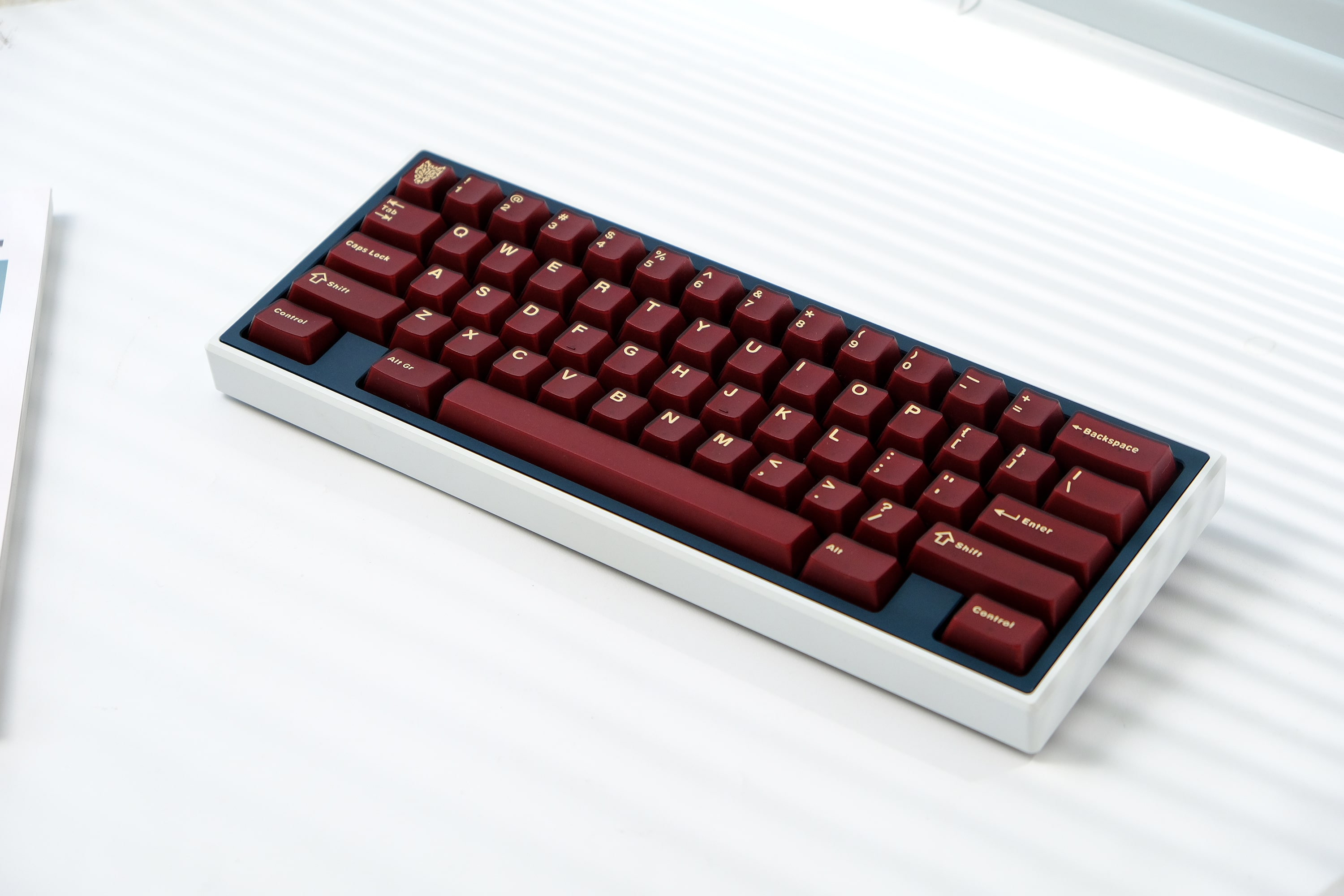 Bộ Keycap Aifei Yellow on Red semi-transparent (PYGA V2 có 7U Split space)