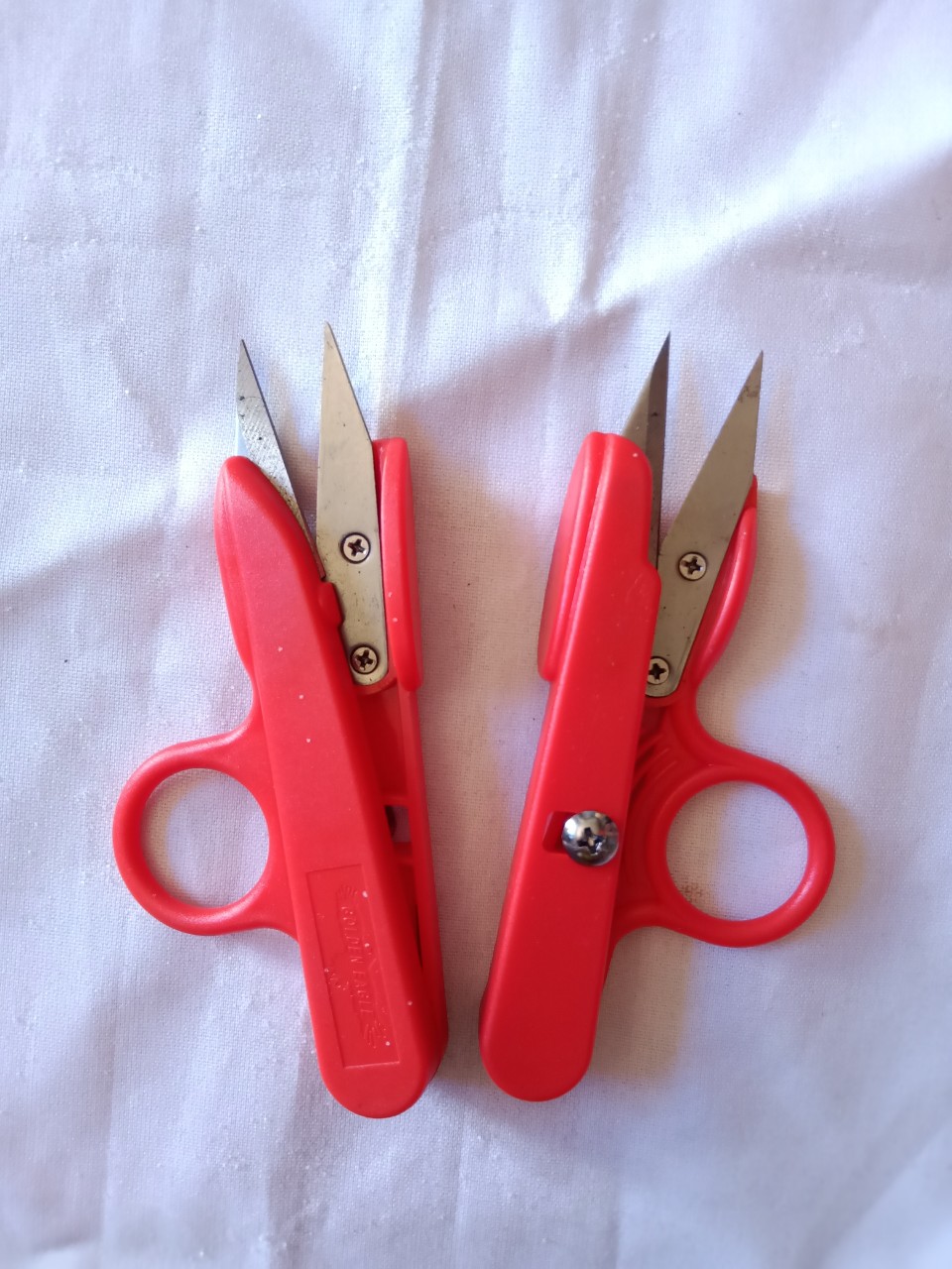 1 kéo bấm chỉ có quai, kéo bấm chỉ tiện lợi, kéo bấm chỉ dùng cho may mặc