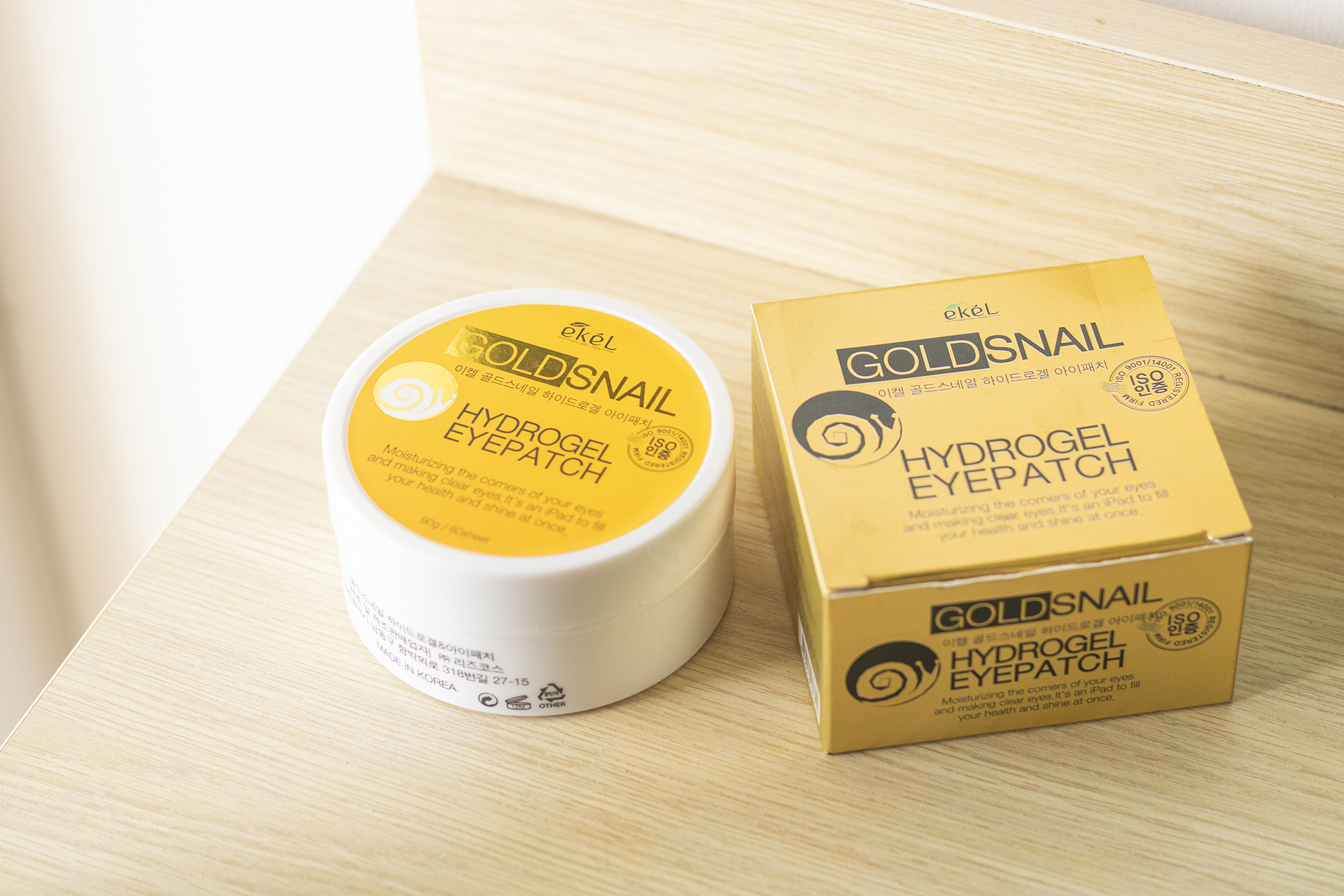 Mặt Nạ Mắt Gold Snail EKEL