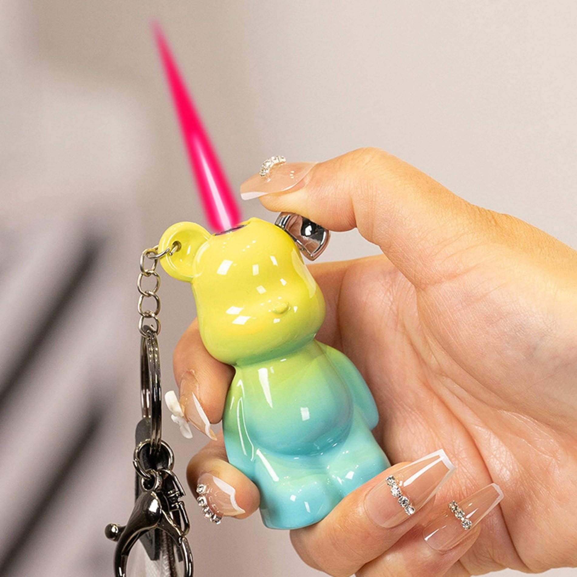 BẬT LỬA KHÈ - MÓC KHÓA HÌNH GẤU BEARBRICK MÀU CẦU VÒNG - (XÀI GAS)
