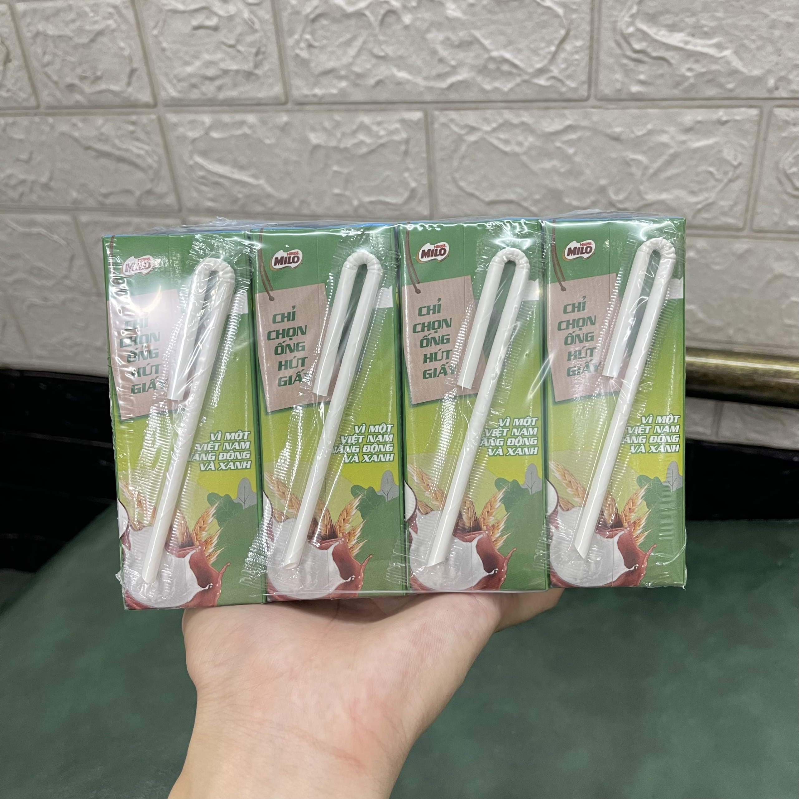 Lốc 4 hộp thức uống lúa mạch ít đường Milo Active Go 180ml