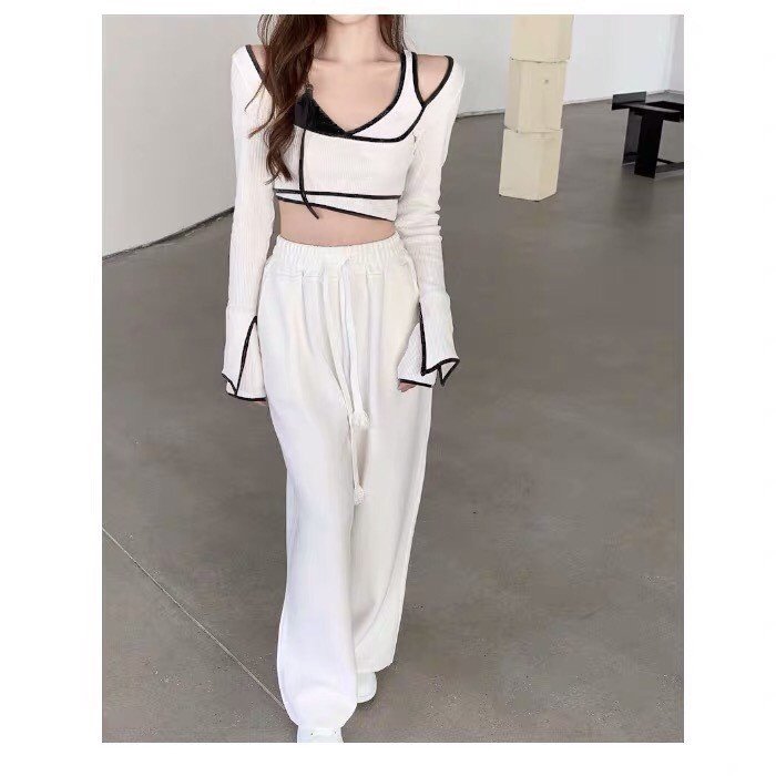 Áo croptop hở vai JUCO phối ống tay loe , croptop kiểu tay dài, áo kiểu nữ sang chảnh