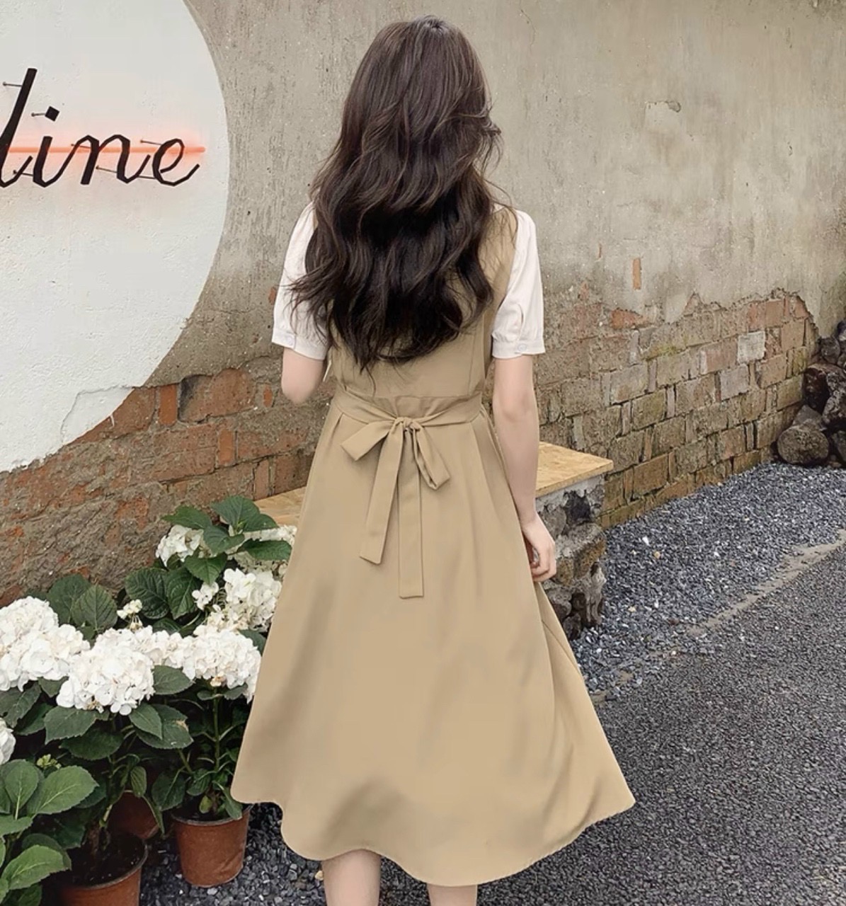 Đầm kem cổ trắng thắt eo