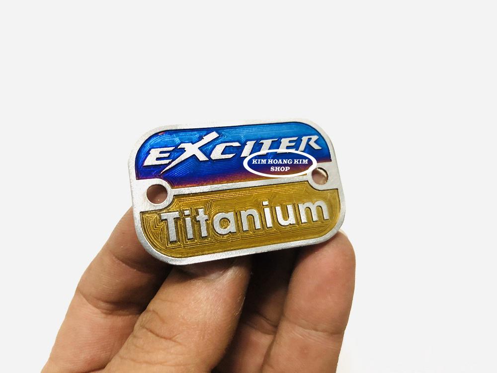 Tem nắp dầu thắng titan gắn exciter