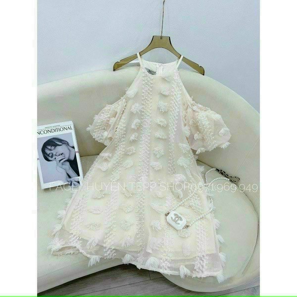 đầm cổ yếm bông rơi cực xinh