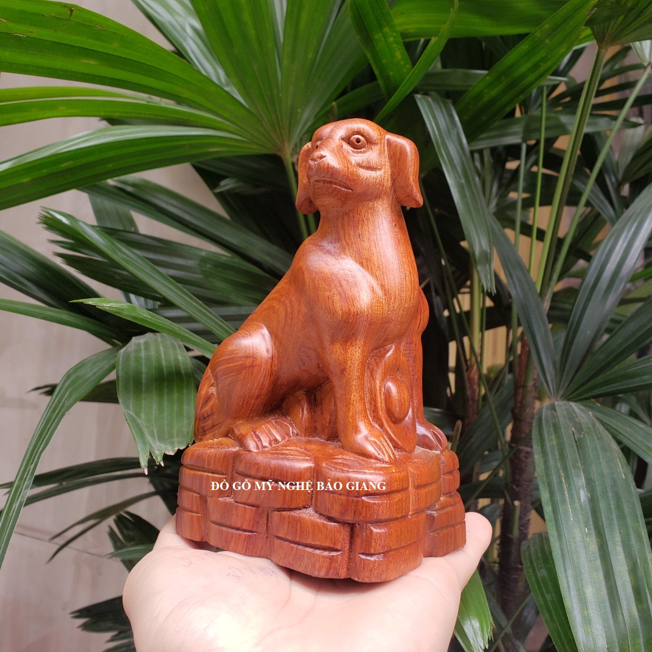 Tượng con chó gỗ hương