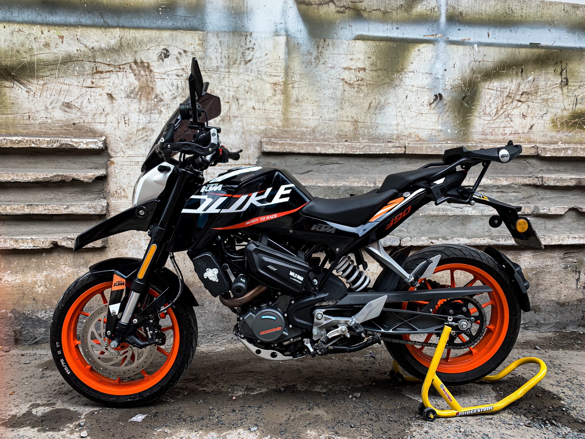 Ben nâng xe moto