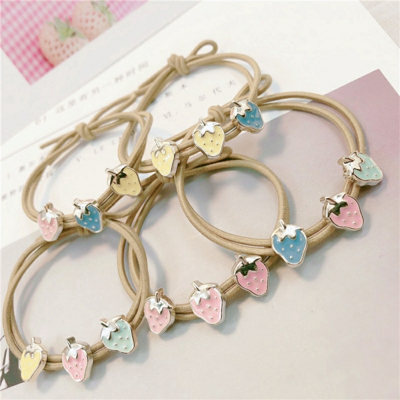 THUN  CỘT TÓC HÌNH TRÁI DÂU - 01 THUN