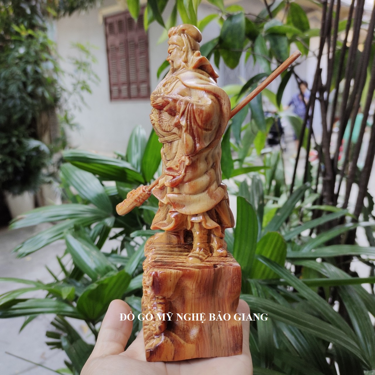 Tượng quan công gỗ huyết long đế rồng (mẫu mới)