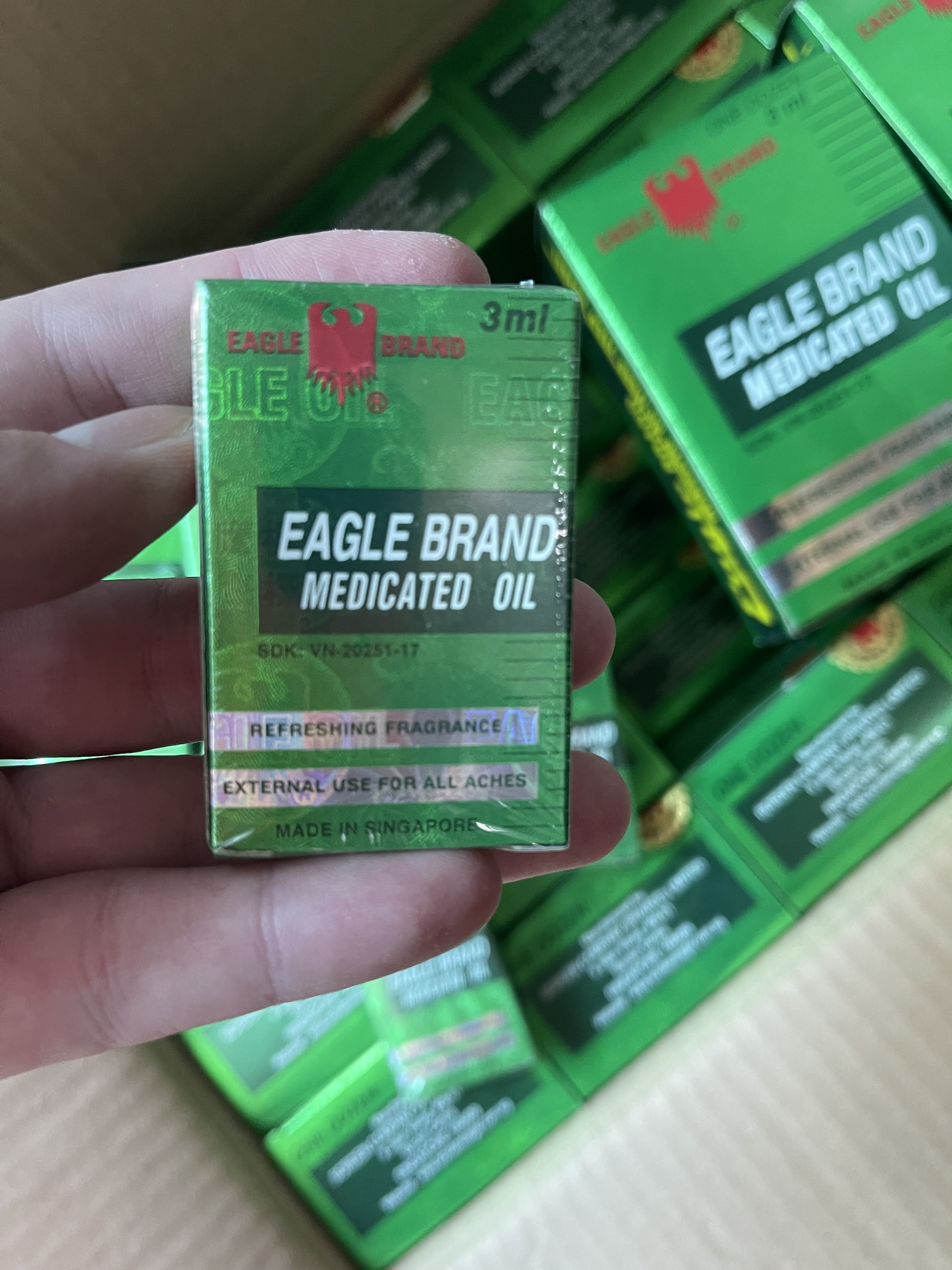 Dầu gió xanh hiệu con ó (EAGLE BRANB Medicated oil) 3mL
