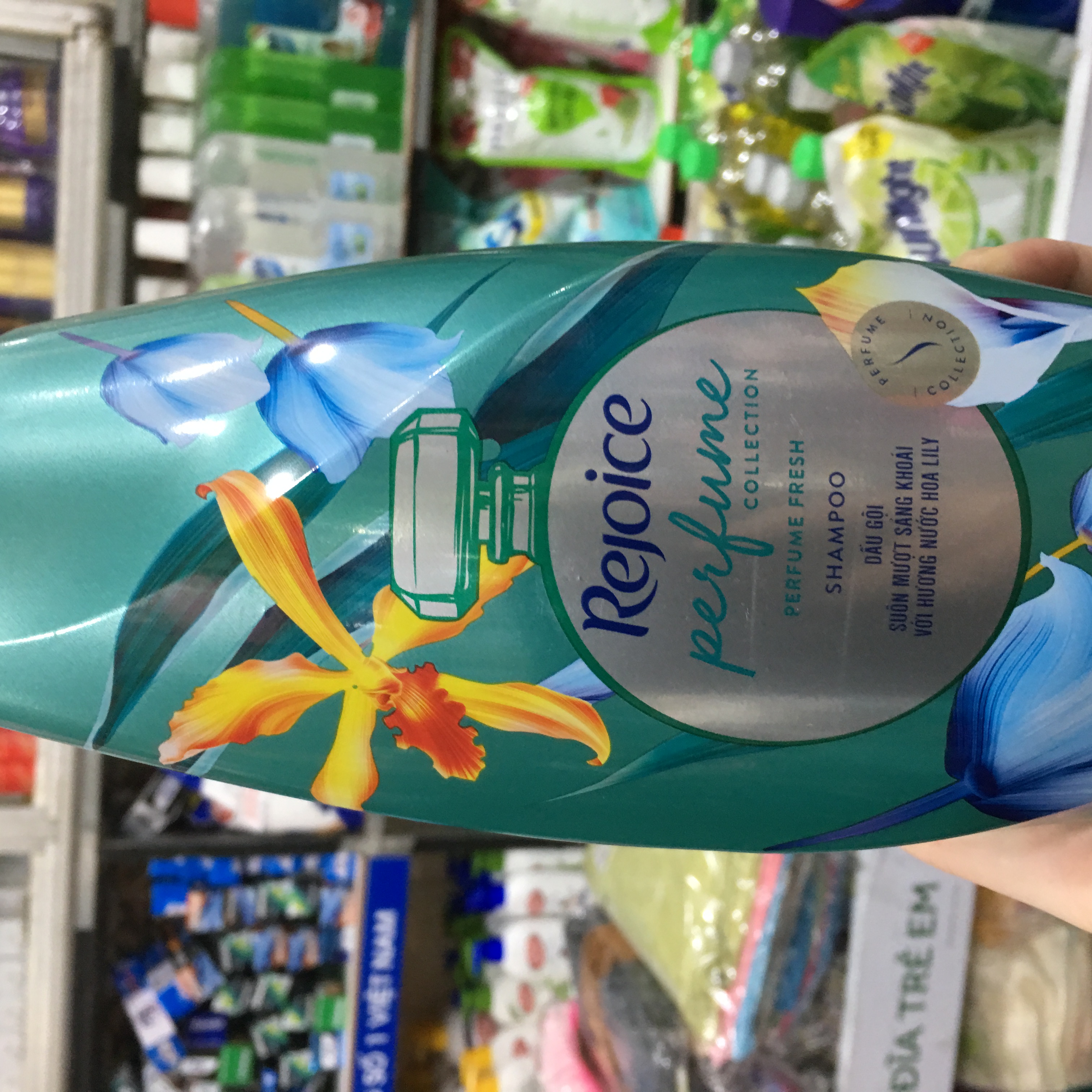 Dầu Gội Rejoice Hoa Lily 630g