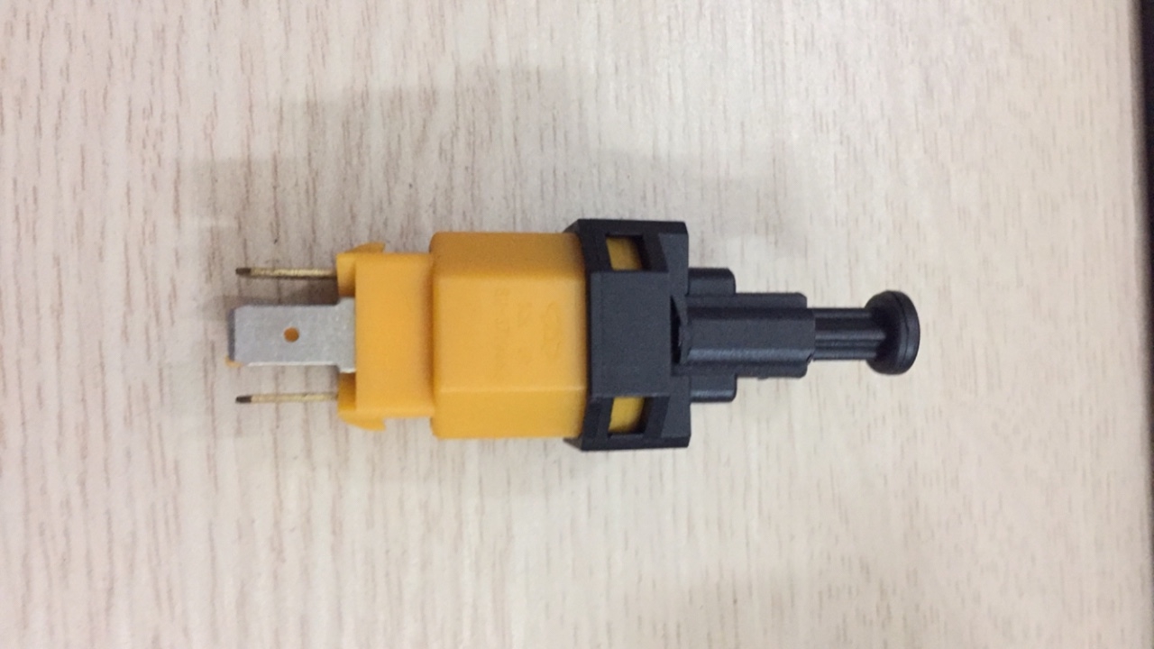 Công tắc báo đèn phanh Chery QQ3/Daewoo Matiz 1,2