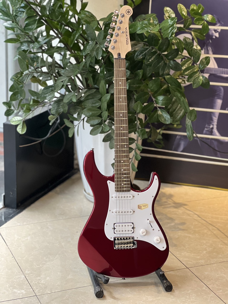 Đàn guitar điện Yamaha Pacifica 112J  chính hãng Bảo hành 12 tháng