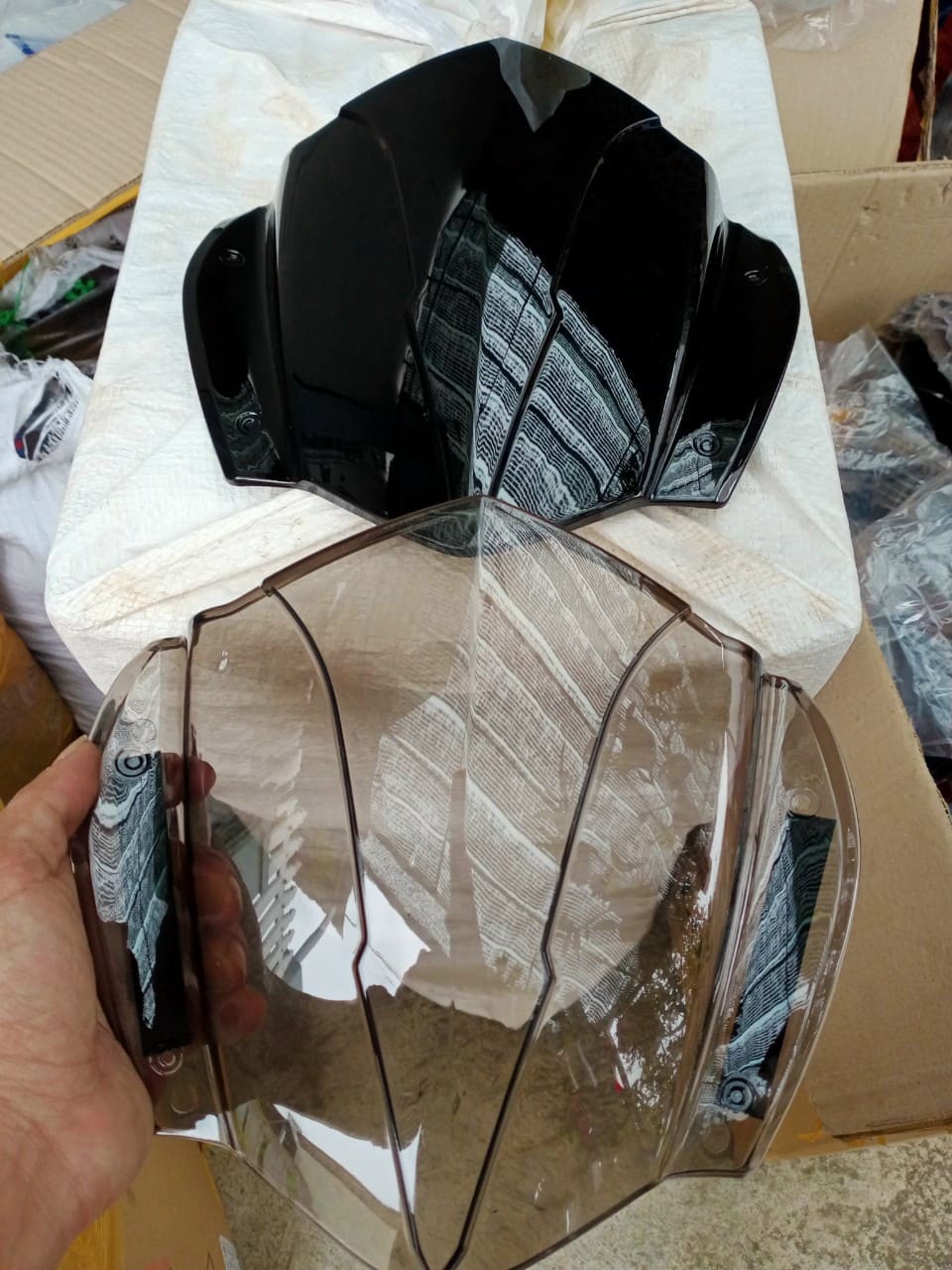 Mão. chắn gió xe sh