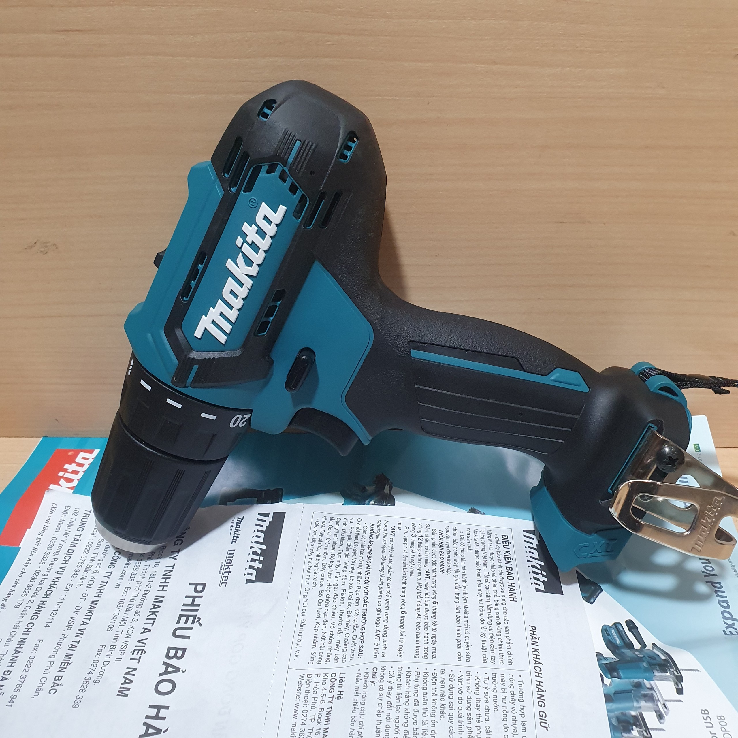 Máy khoan và vặn vít dùng pin makita df331dz và hp333d 12v