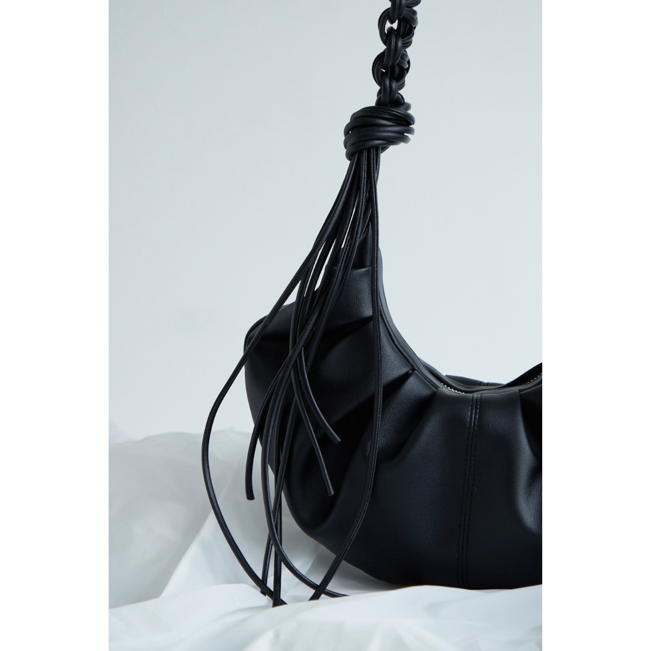 Ther Gab Clamshell Bag (Black)