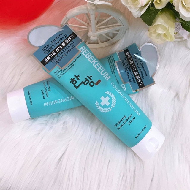 Sữa rửa mặt trắng da và ngừa mụn BEBEKEEUM 240ml