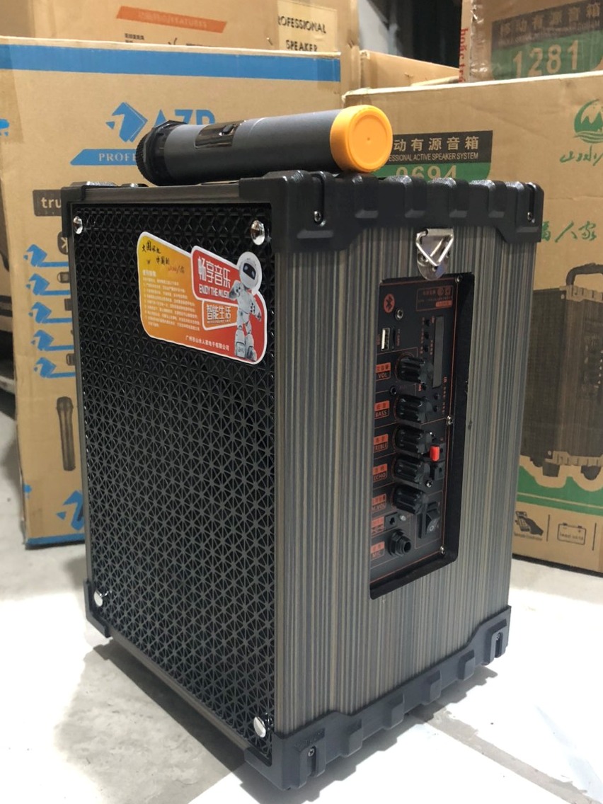 Loa karaoke mini tặng 1 micro không dây