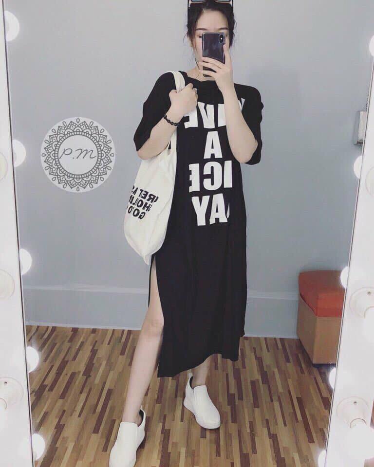 Đầm suông in chữ 2 mặt xẻ tà hót hít
