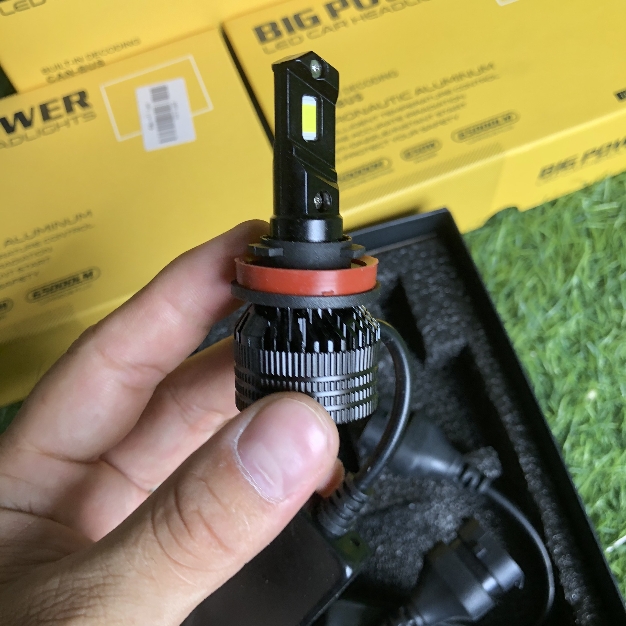 CẶP BÓNG ĐÈN GẦM LED CHÂN H11