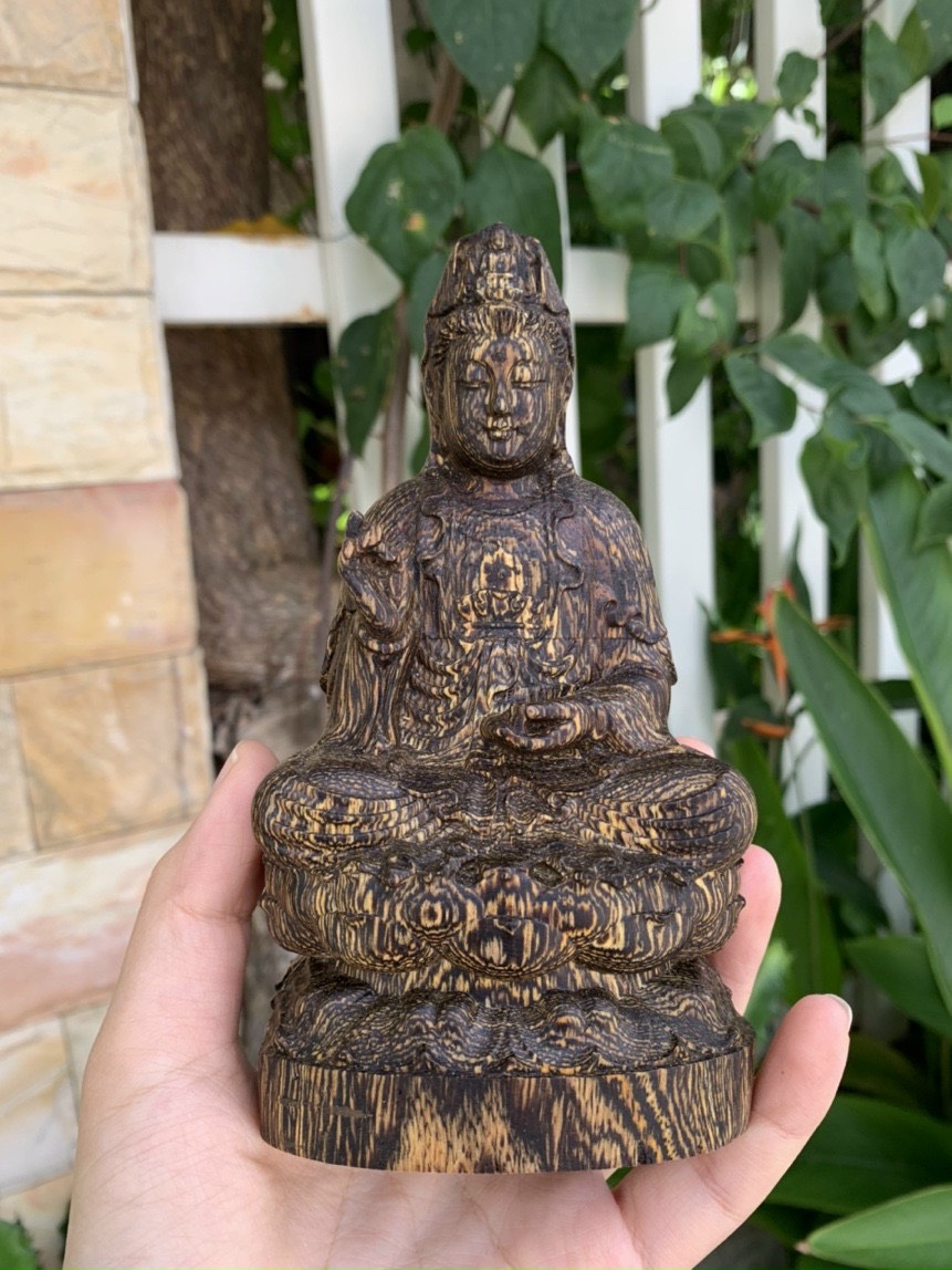 Tượng phật Bà Quan Thế Âm Bồ Tát phong thủy gỗ trầm hương sánh chìm tự nhiên cầu bình an, may mắn, sức khoẻ và tài lộc để bàn làm việc, taplo xe ô tô