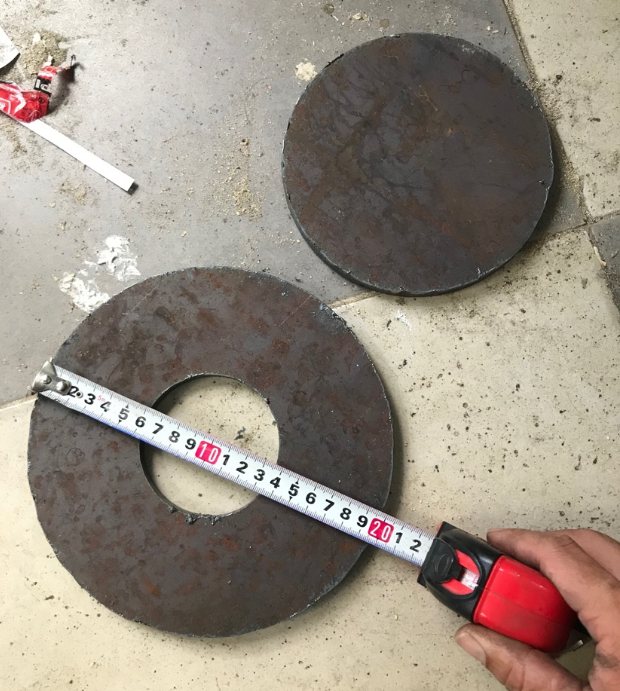 Sắt tấm tròn dày 8mm dạng đồng tiền (Khoét lỗ trong) đường kính ngoài 150mm,200mm,250mm,300mm