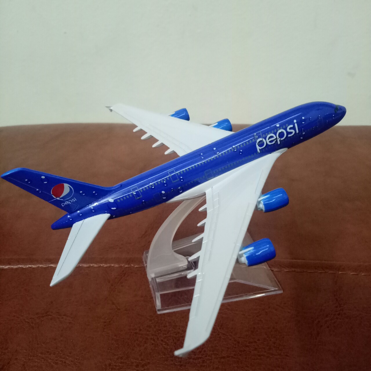 Mô hình máy bay tĩnh a380 pepsi 16cm