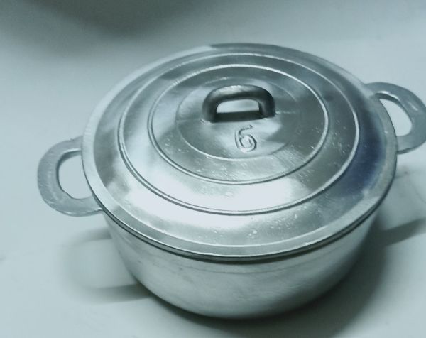 Cast Iron Pot No. 7 (Diameter 17.5cm)
