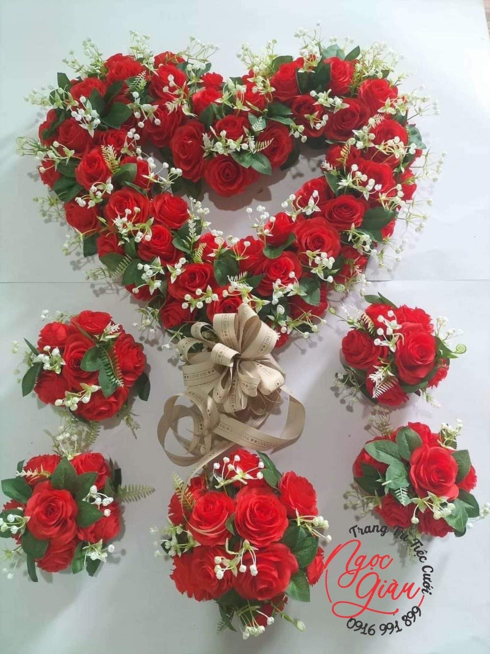BÔNG HOA TRANG TRÍ XE CƯỚI RƯỚC DÂU (TIM 5)