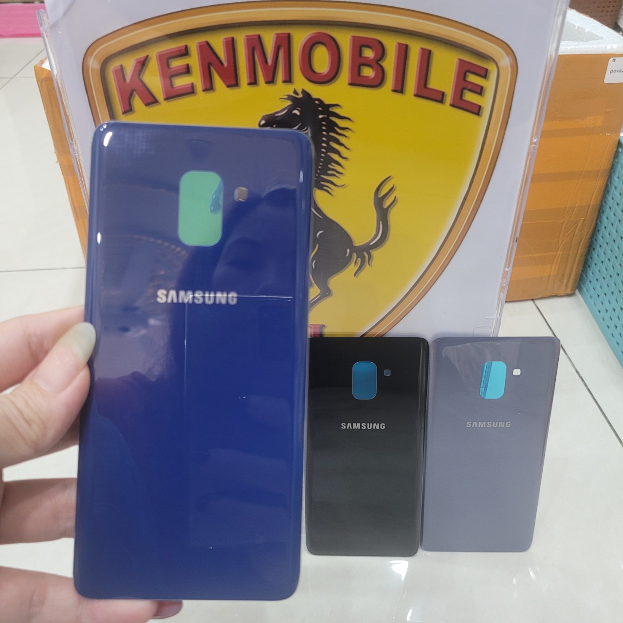 Nắp Lưng Tương Thích SS A8 Plus ( 2018 ) / A730, Loại 1 (tặng kèm keo dán)
