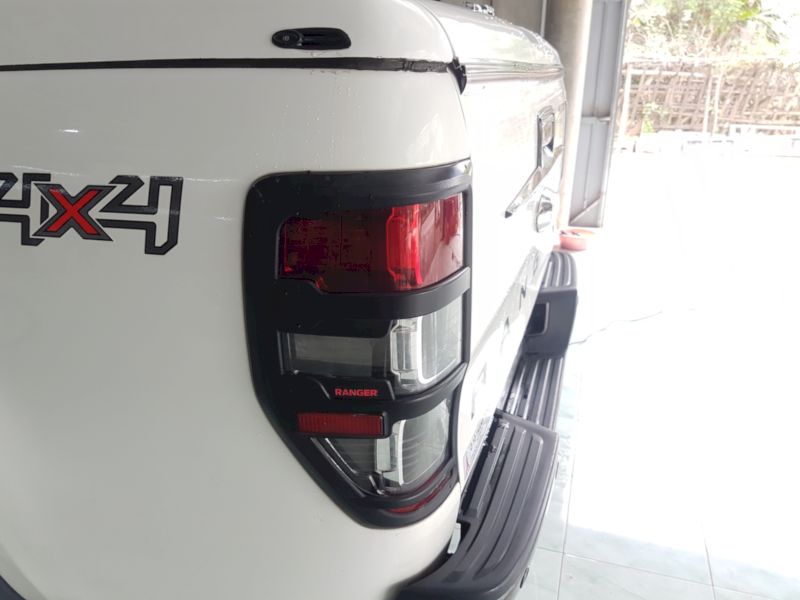 Ốp đèn hậu Ford Ranger cao cấp