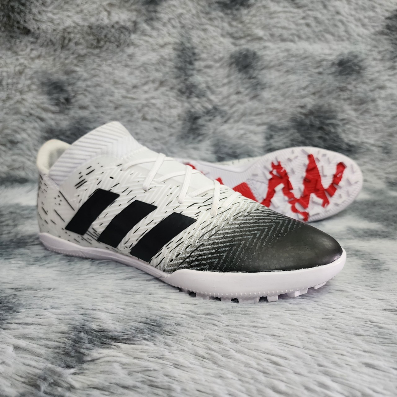 Giày Bóng Đá Sân Cỏ Nemeziz Nhiều Màu